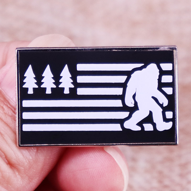 Pacific Jewelry & Watches Los Angeles - Bandera Americana Bigfoot PNW Pacific esmalte